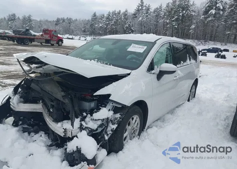 2022 Chrysler Voyager Lx из США, поврежденный, VIN 2C4RC1CGXNR15977
